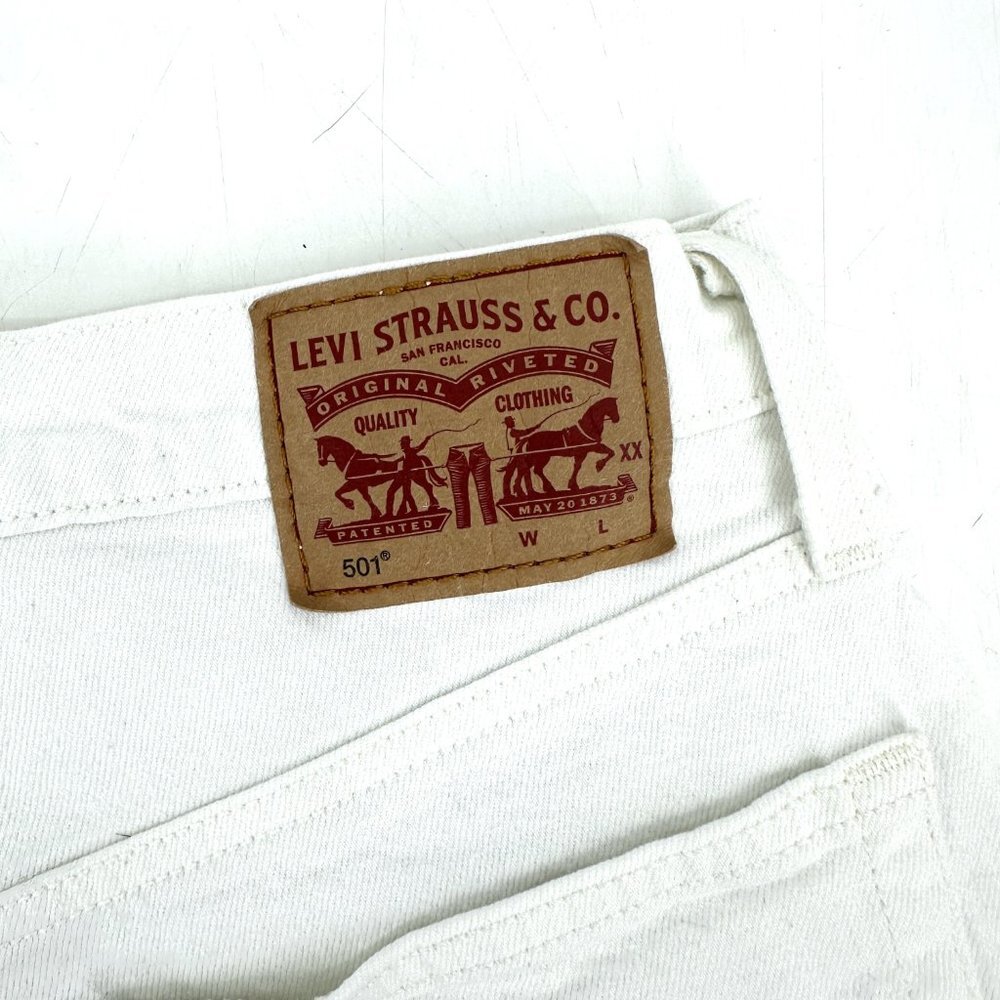 Levi’s White High Rise 501 Cut Off Original Shorts in The Clouds White Size 31 - Picture 7 of 10